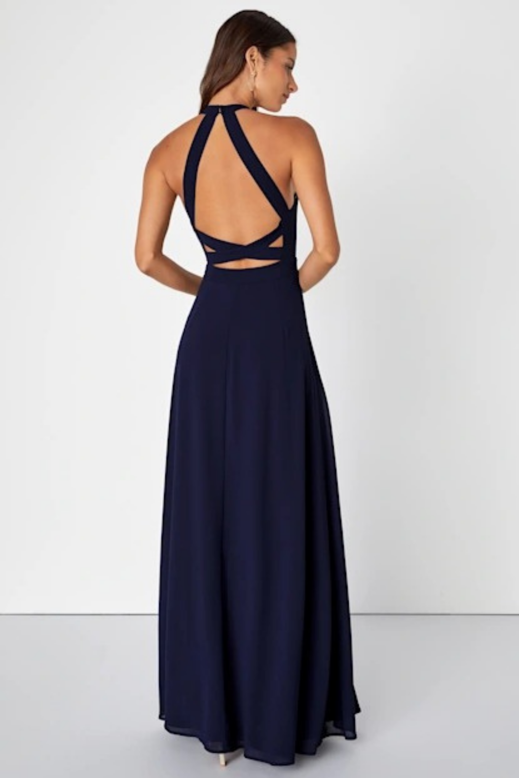 Sleeveless Formal Dress Flowing Silhouette Style