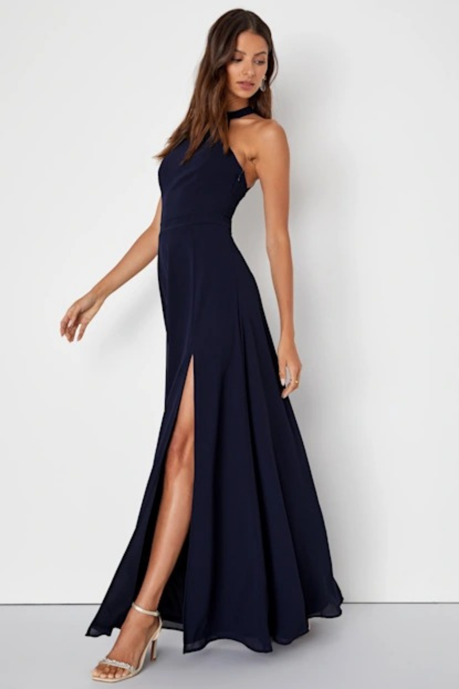 Sleeveless Formal Dress Flowing Silhouette Style